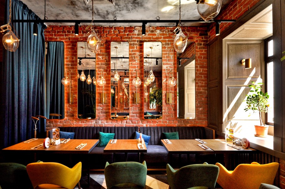 Сводчатый потолок в современном интерьере