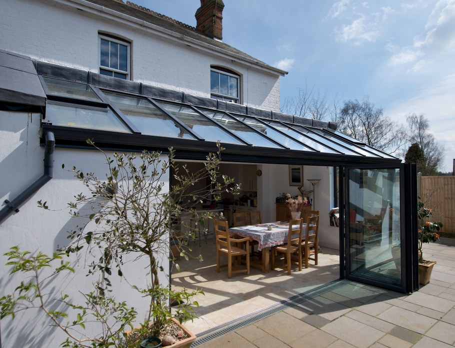 Вальмовая крыша с пристройкой