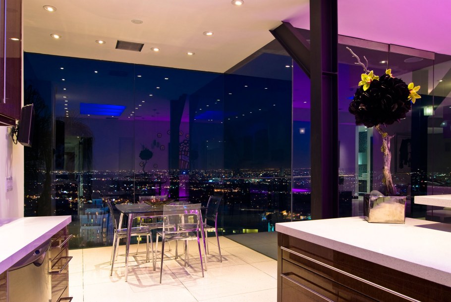 Сиреневые стулья в интерьере