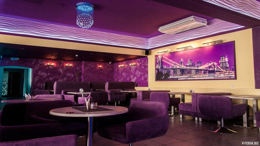 Фиолетовый в интерьере ресторана