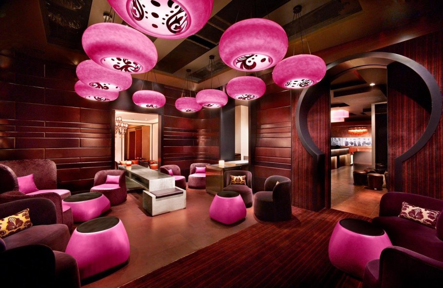 Интерьер в сиреневых тонах столовая