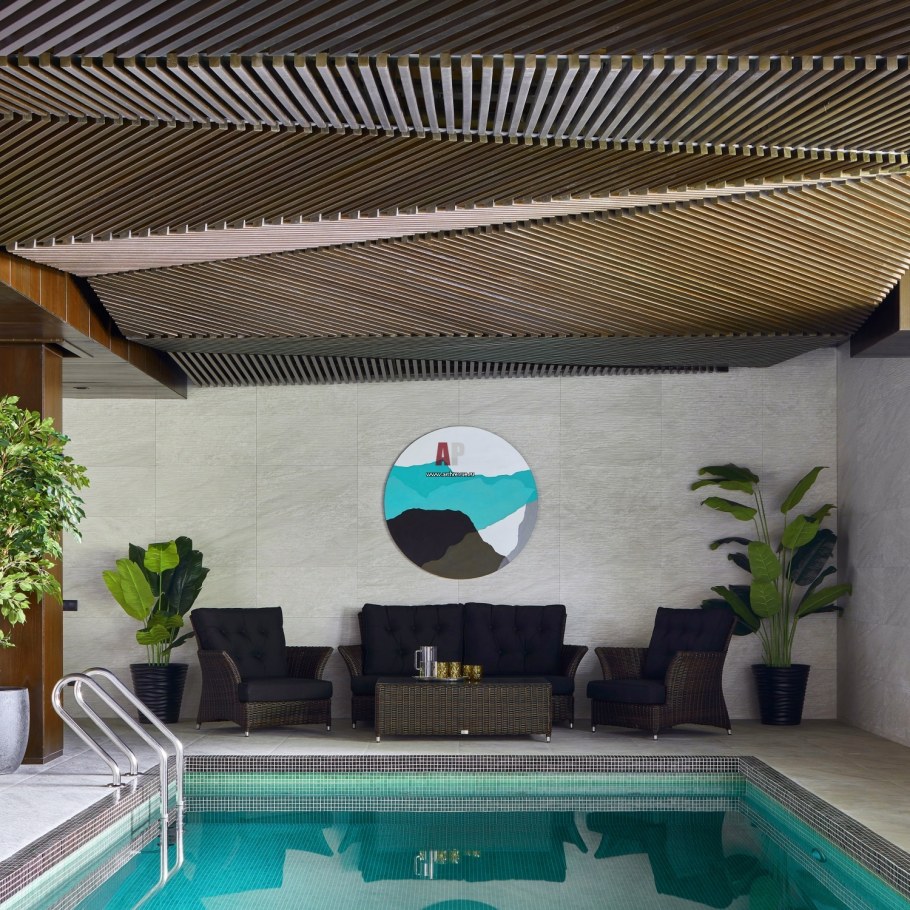 Стильный бассейн