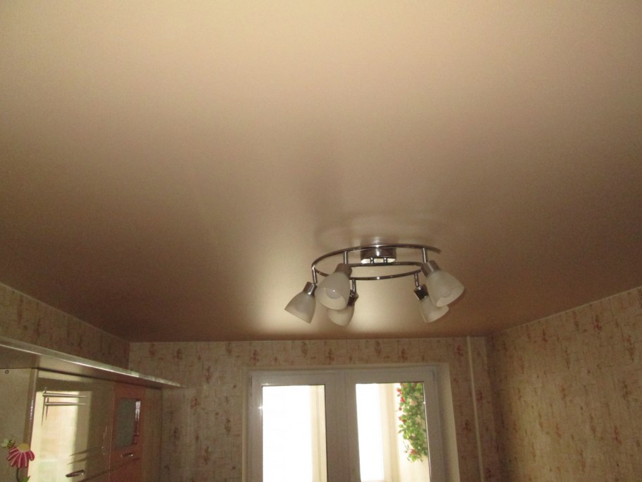 Белый матовый двухуровневый натяжной потолок