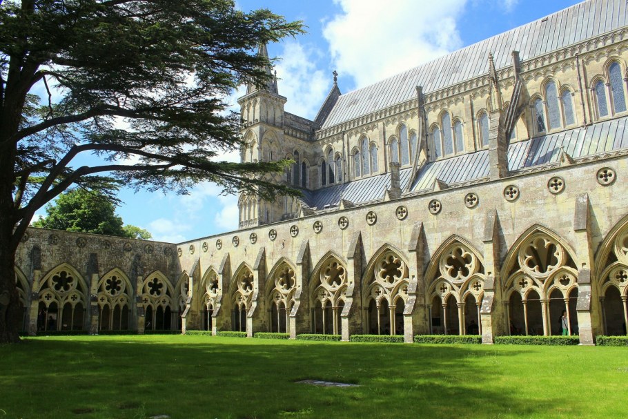 Готический вид храмов