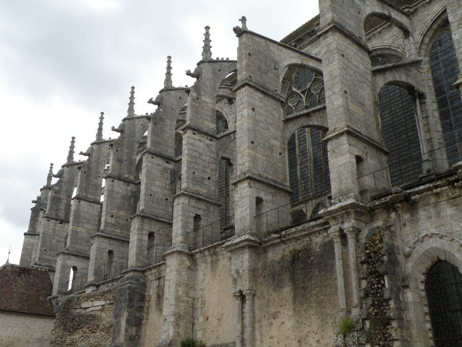 КОНТРФОРС романский стиль