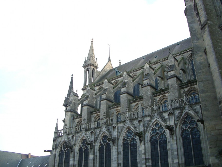 Контрфорсы в современной архитектуре