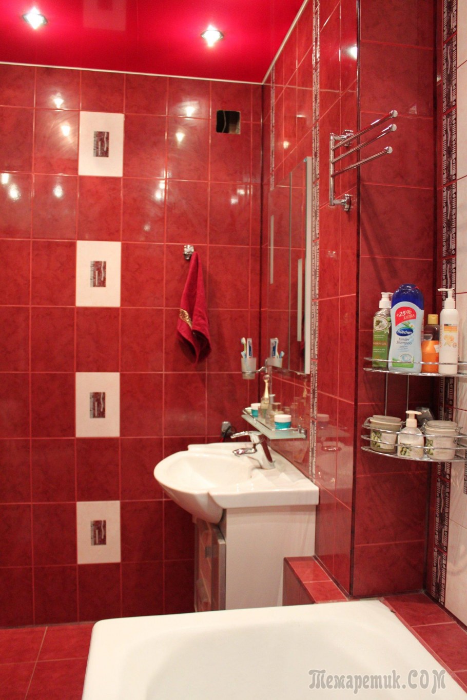 Бордовая ванная комната