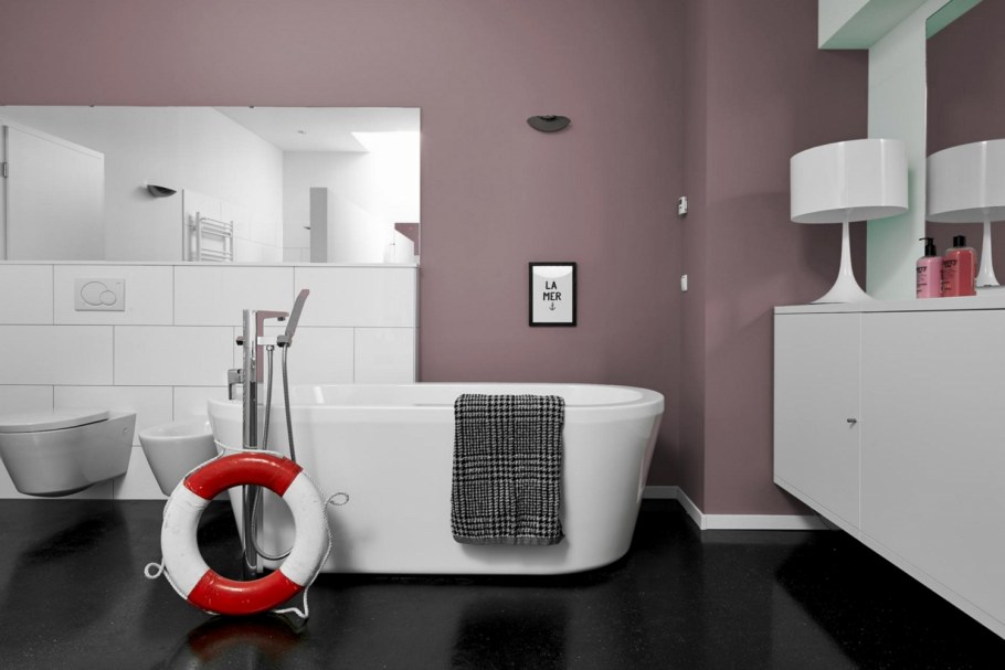 Ванная комната бордовая с белым