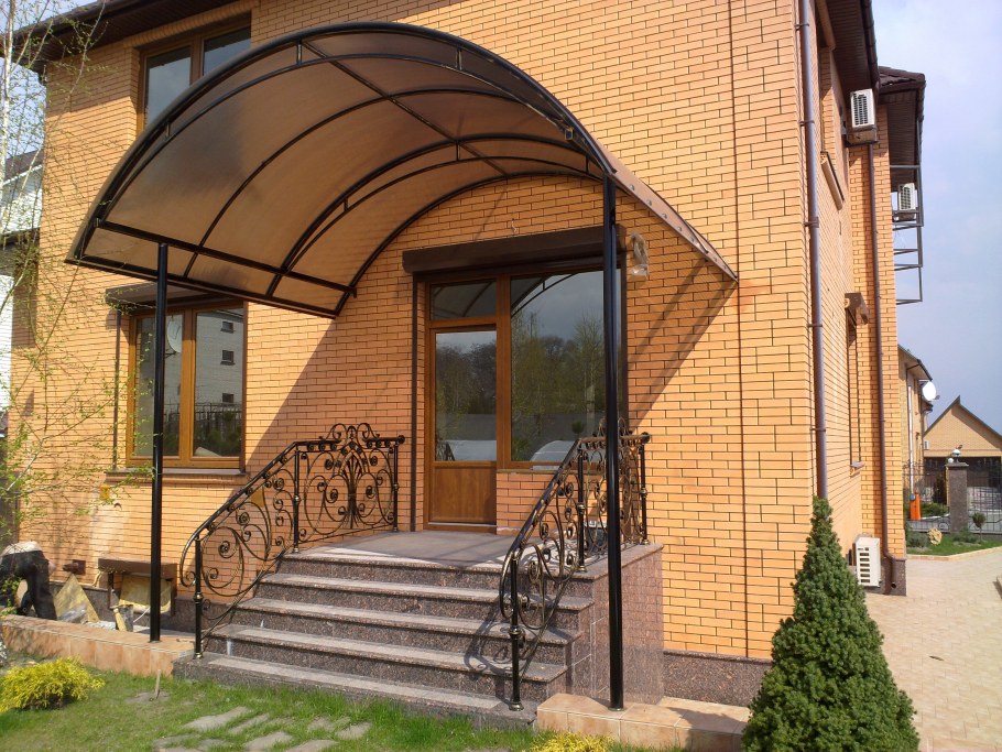 Открытый навес к дому