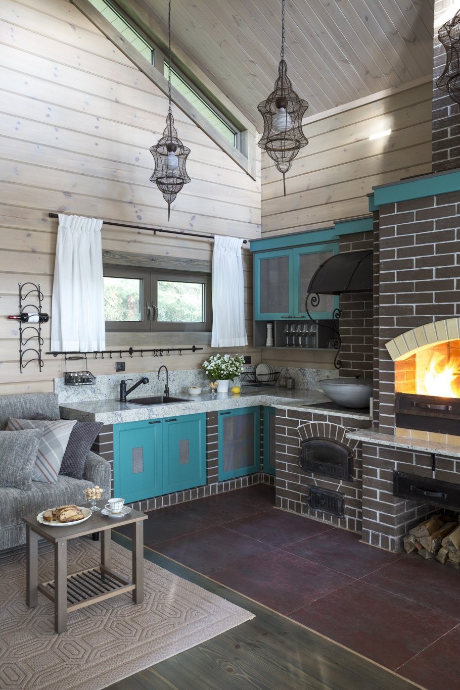 Интерьер в деревенском доме с печкой