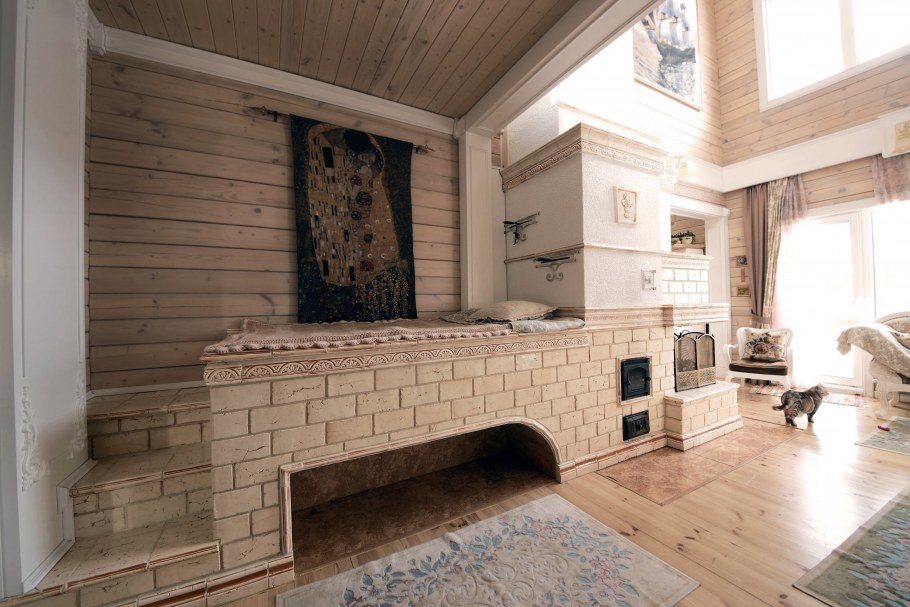 Интерьер кухни в деревенском стиле в частном доме