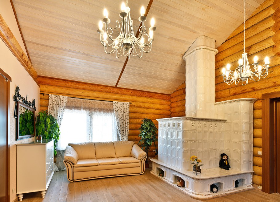 Печь камин в доме из бруса