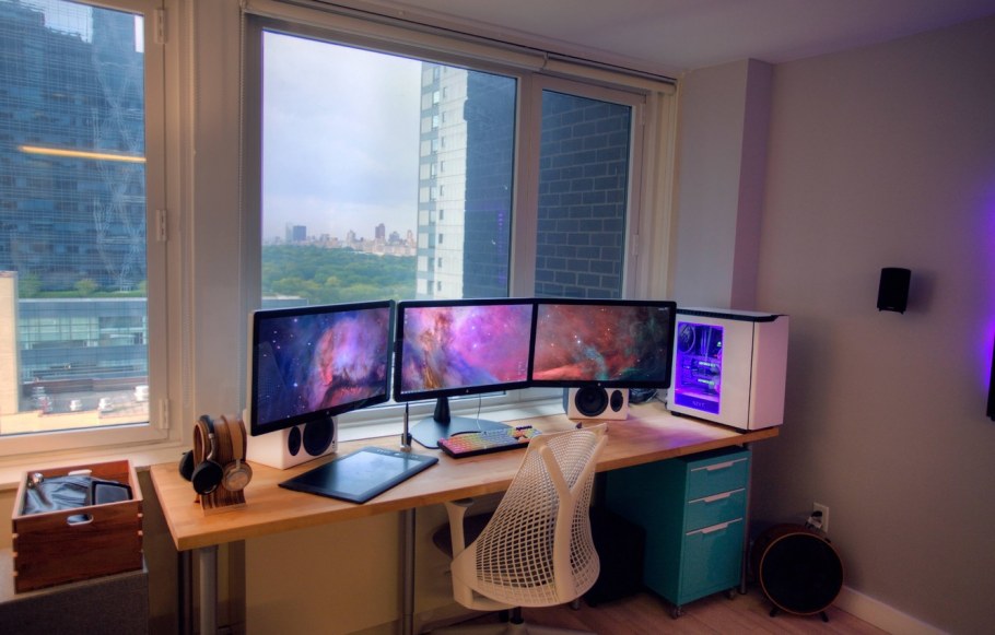 Комната с компьютером