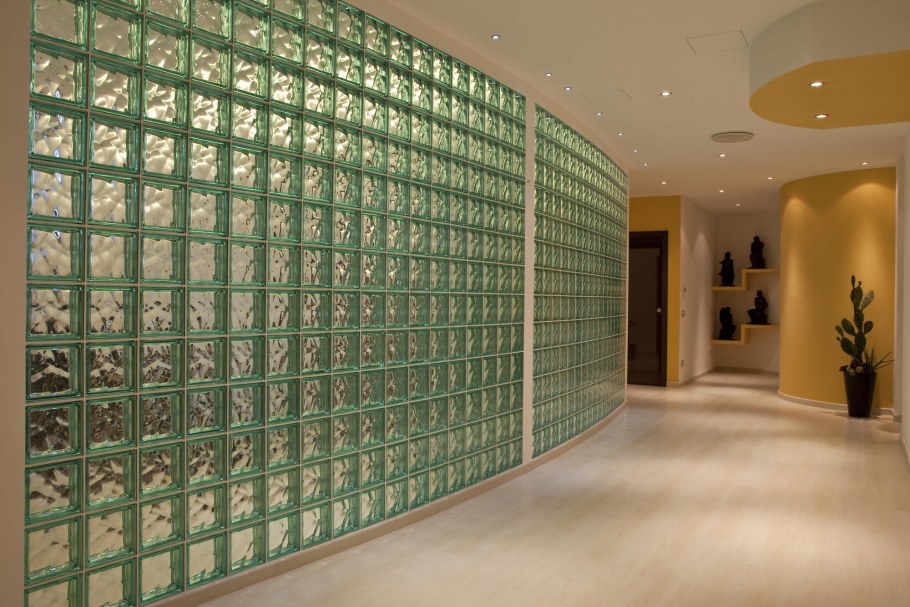 Стеклоблоки в интерьере ванной