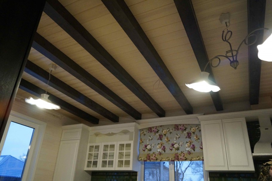 Отделка деревянных балок