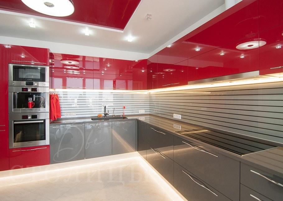 Кухни под красный потолок