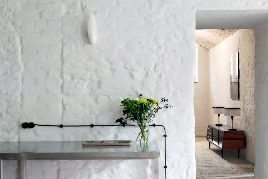 Белая декоративная штукатурка в интерьере