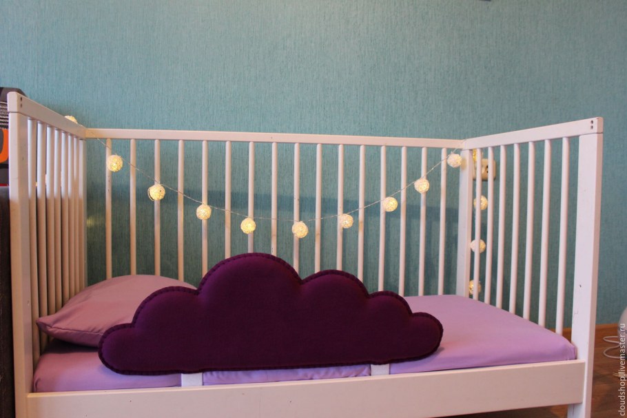 Защитный бортик от Pollini на кроватку
