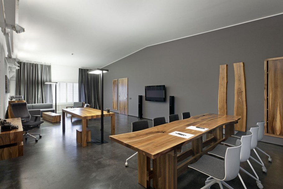 Офис в стиле лофт светлый