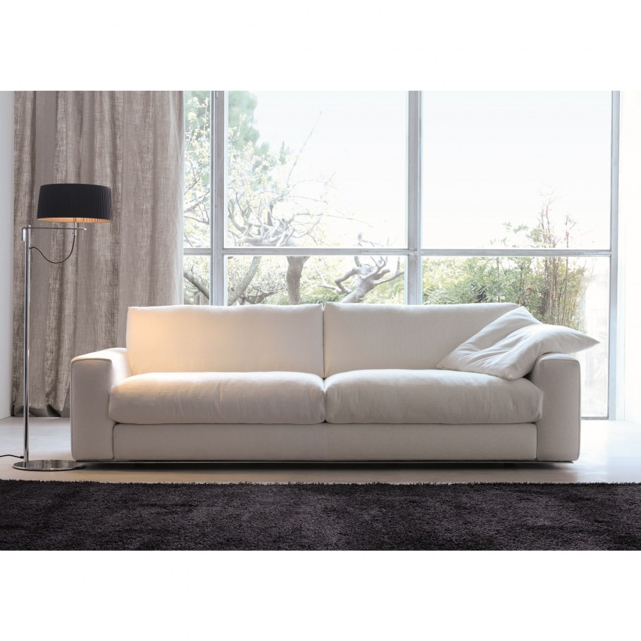 Диван в современном стиле