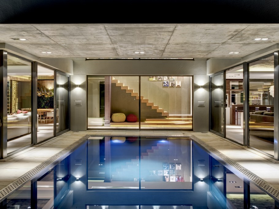 Интерьер бассейна