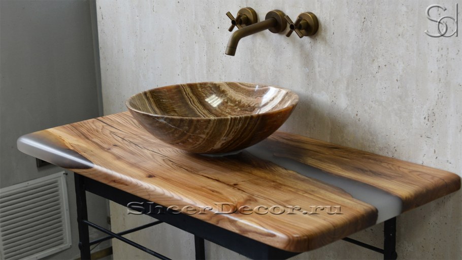 Глянцевая деревянная столешница