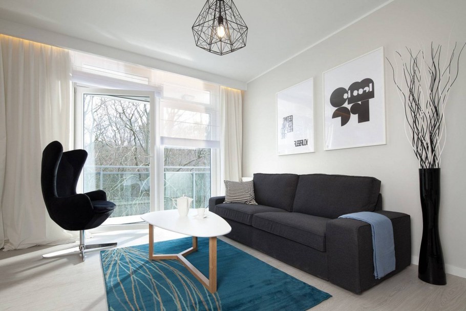 Белый лофт с яркими акцентами