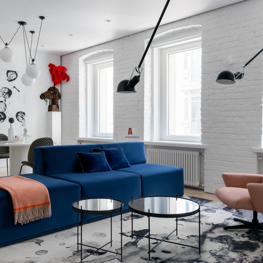 Чёрно-белая кухня с красными акцентами