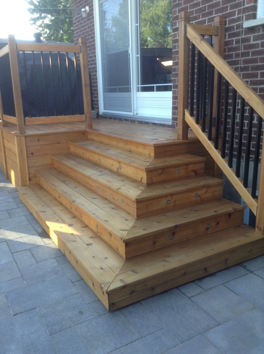 Ступеньки на веранду