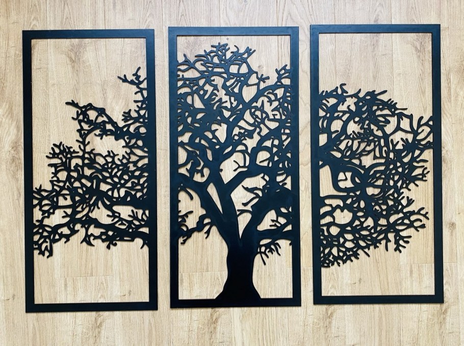 Пустые рамки на стене