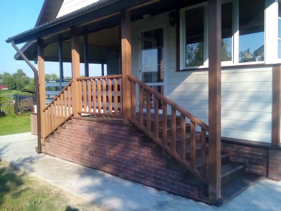 Веранда к дому из штакетника