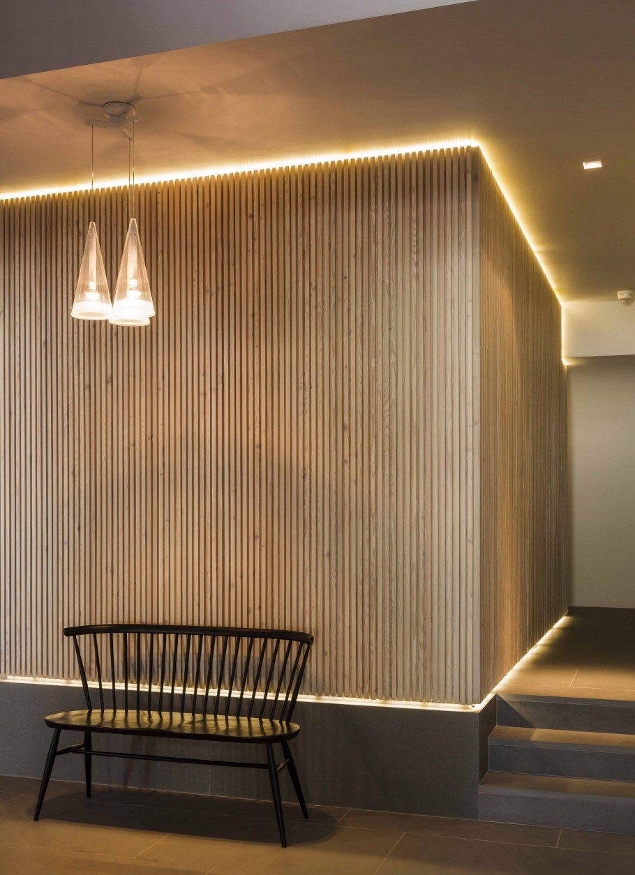 Деревянная перегородка с подсветкой