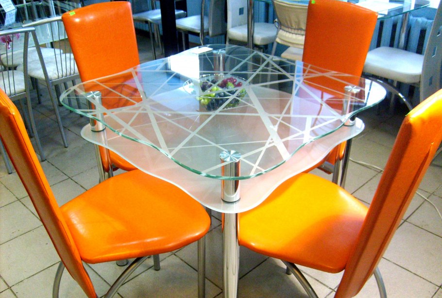 Стол стеклянный круглый оранжевый