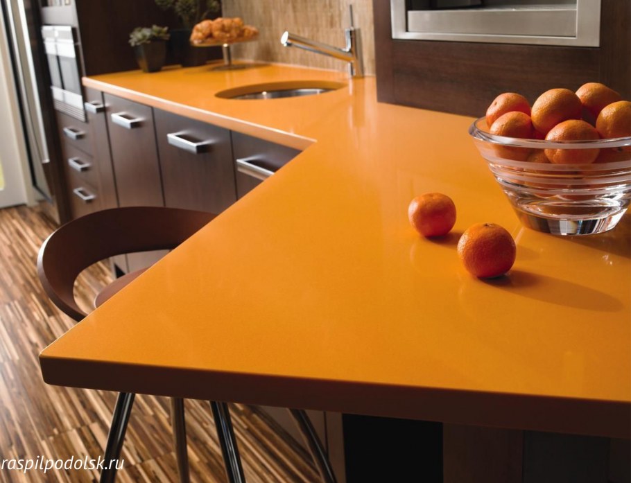Оранжевая столешница для кухни