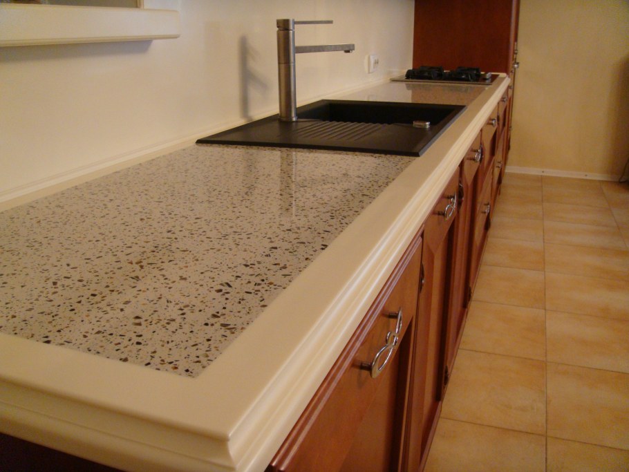 Столешница из камня с бортиком