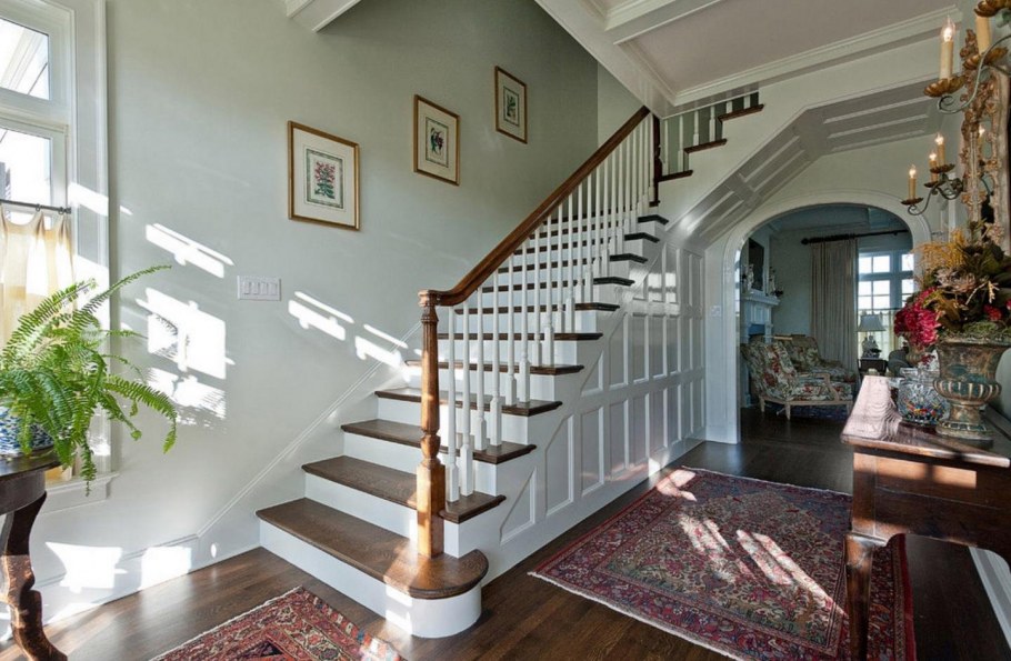 Лестница в коттедже