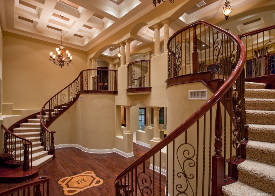 Лестницы в больших домах