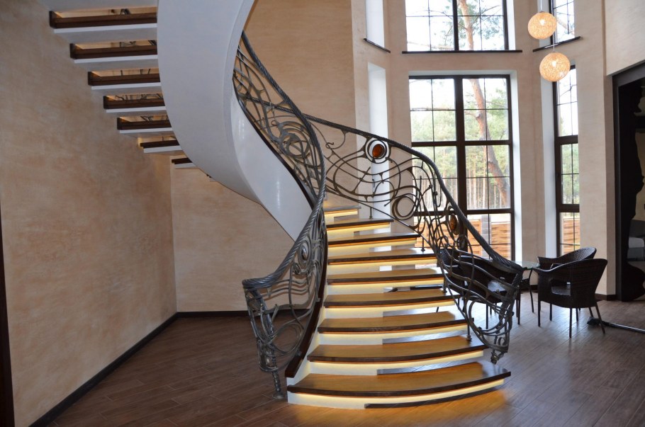 Лестница в коттедже