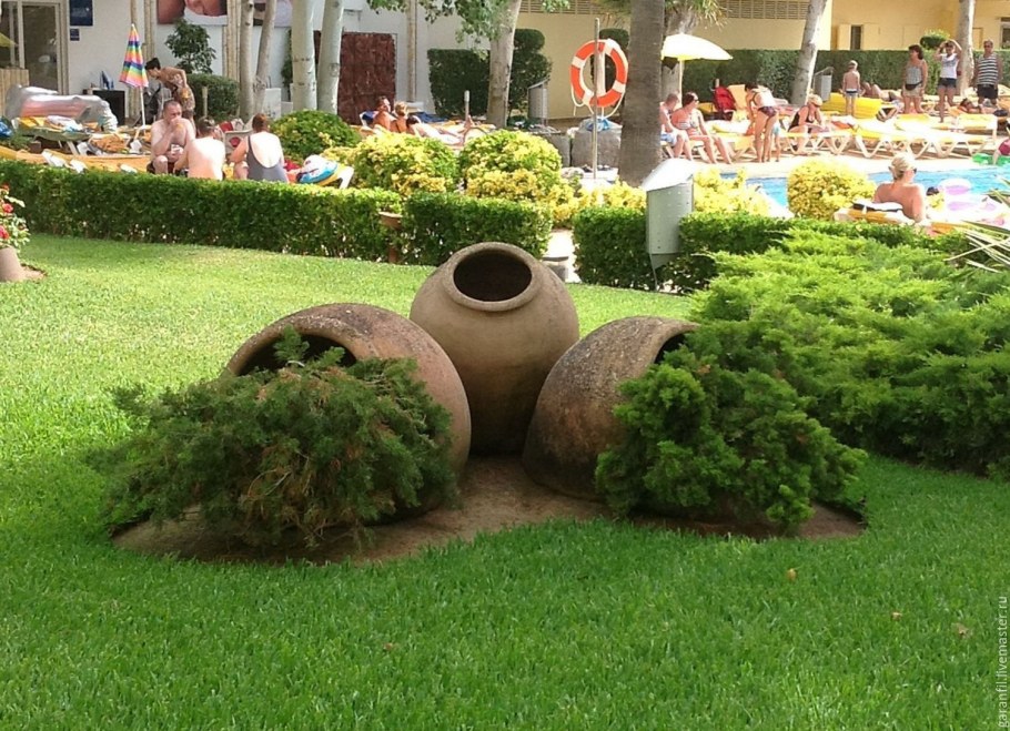 Большой кувшин для сада