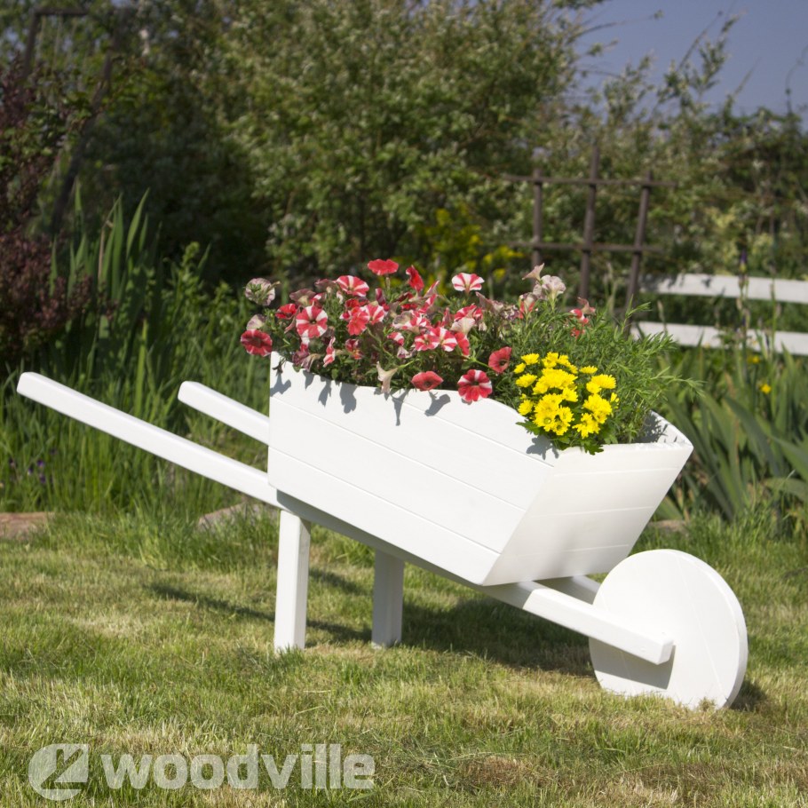 Декоративная тачка для сада