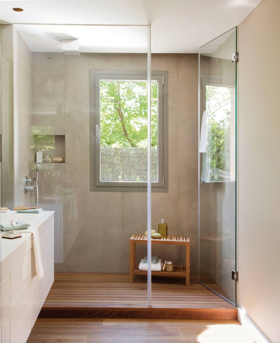 Ванная душевая с окном