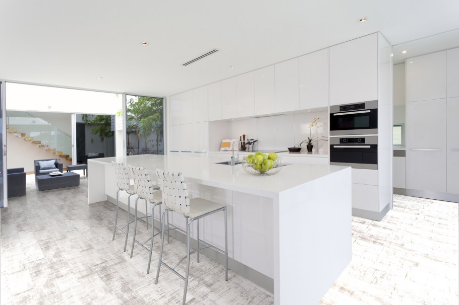 Кухонный гарнитур с пеналом классика