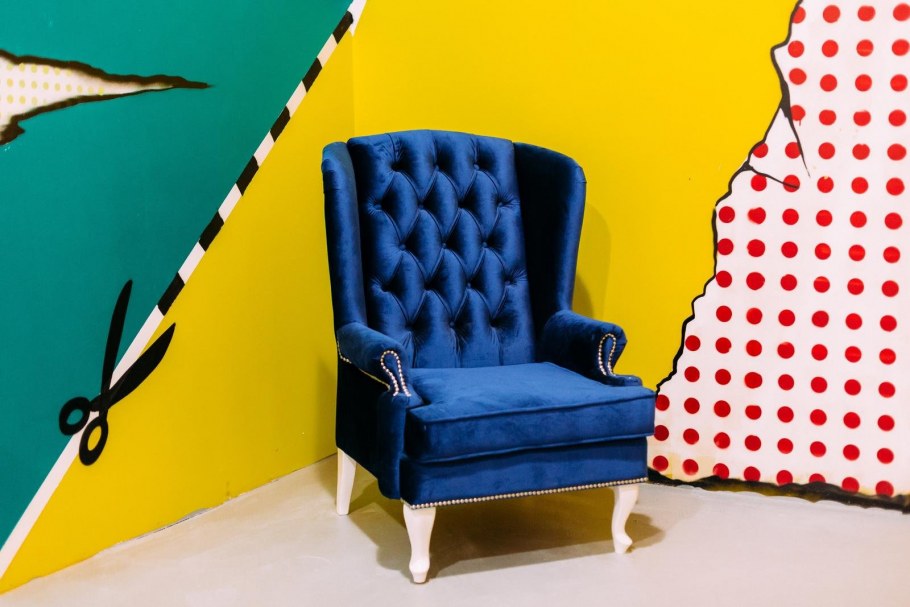 Кресло в стиле поп арт
