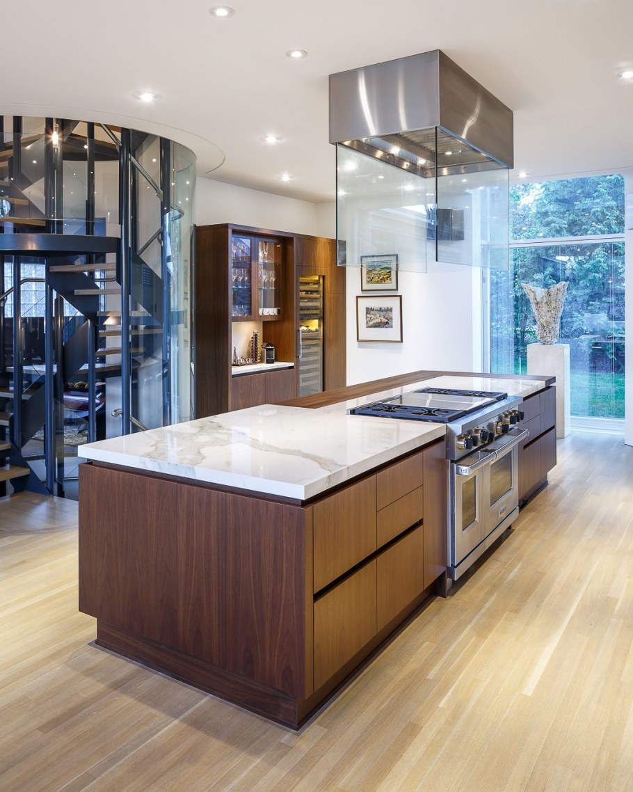 Кухни по центру комнаты