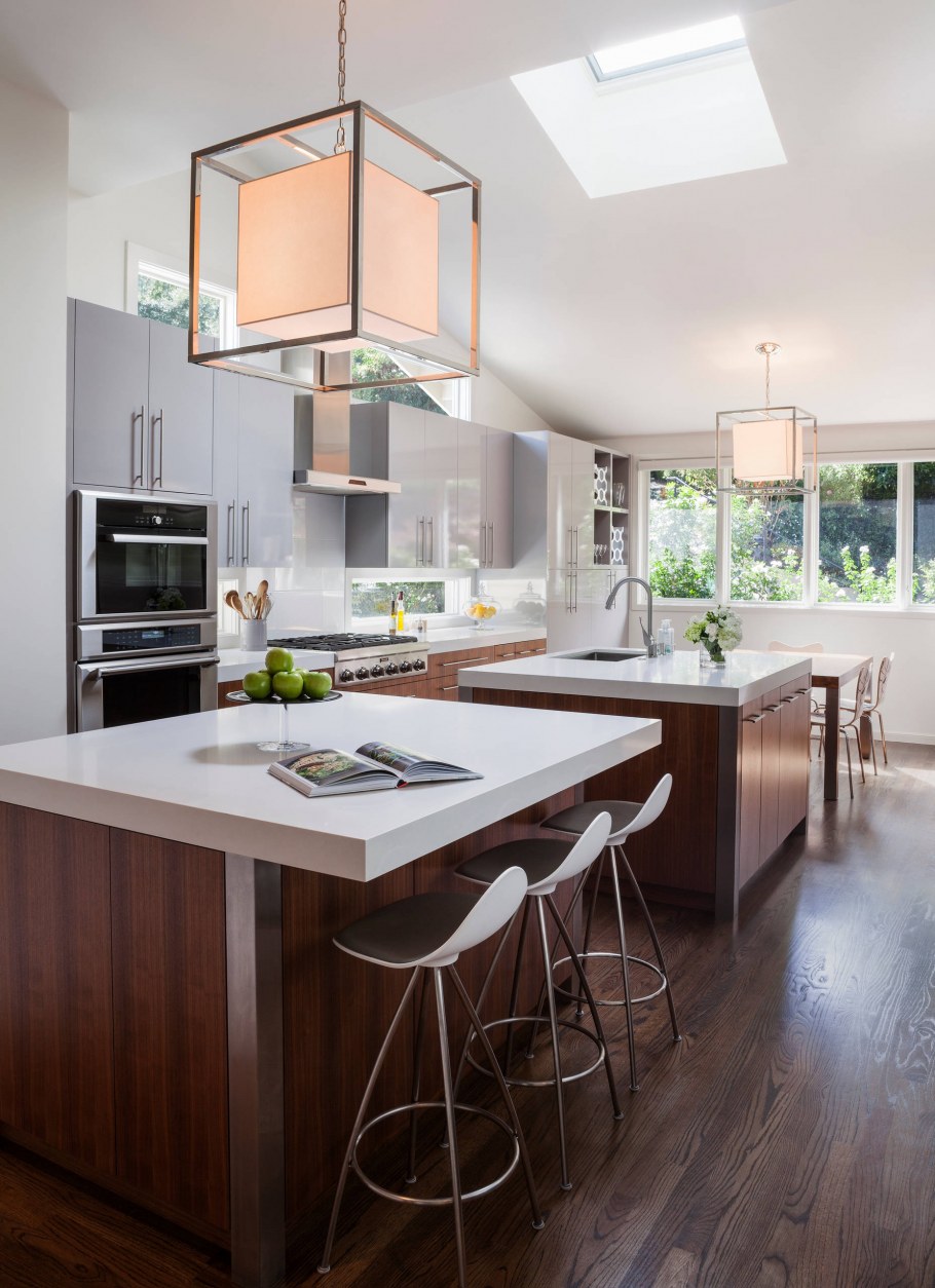 Кухня гостиная с островом