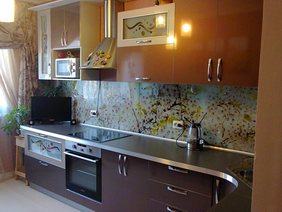 Кухни со стеклянными скиналями