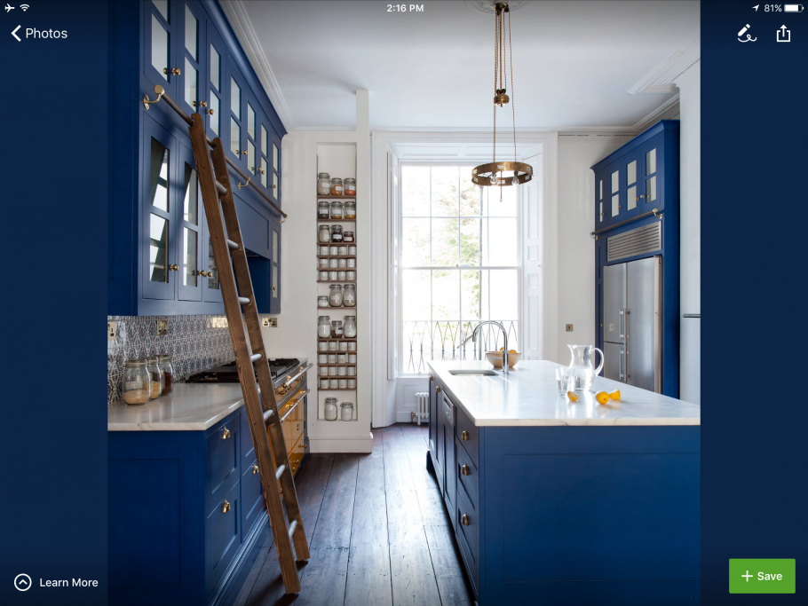 Бело синяя кухня в скандинавском стиле