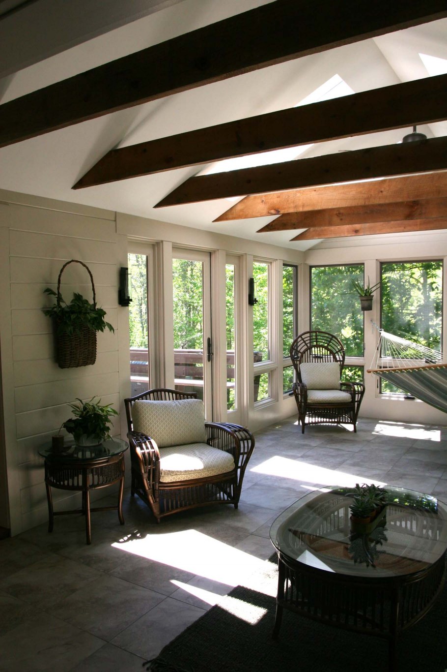 Потолок с открытыми балками