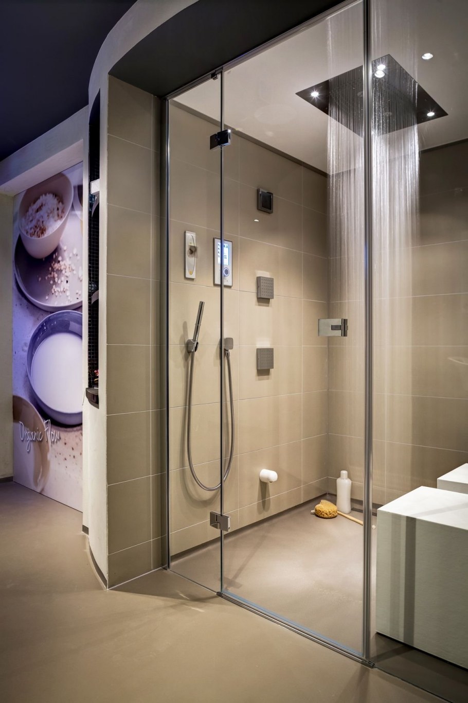 Верхний душ Hansgrohe Raindance Rainmaker 680