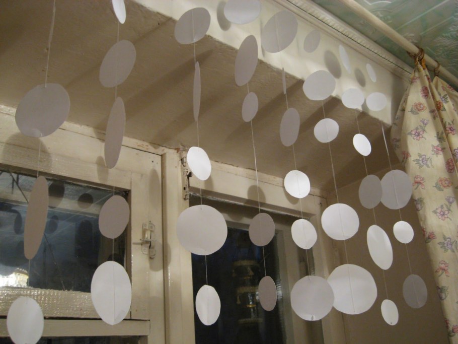 Украшение потолка к новому году